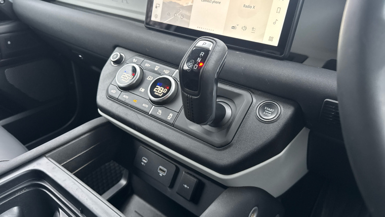 Land Rover Defender 90 Diesel 3.0 D250 Hard Top SE Auto